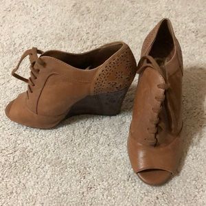 Brown and tan Lace wedges